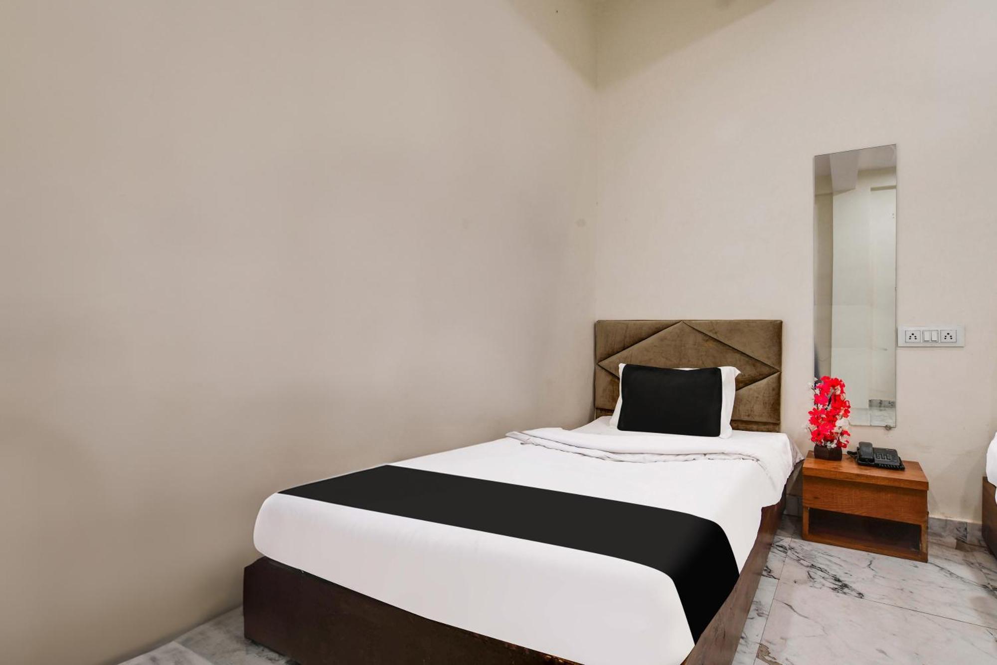 Hotel O Ujjain Near Hari Fatak Luaran gambar