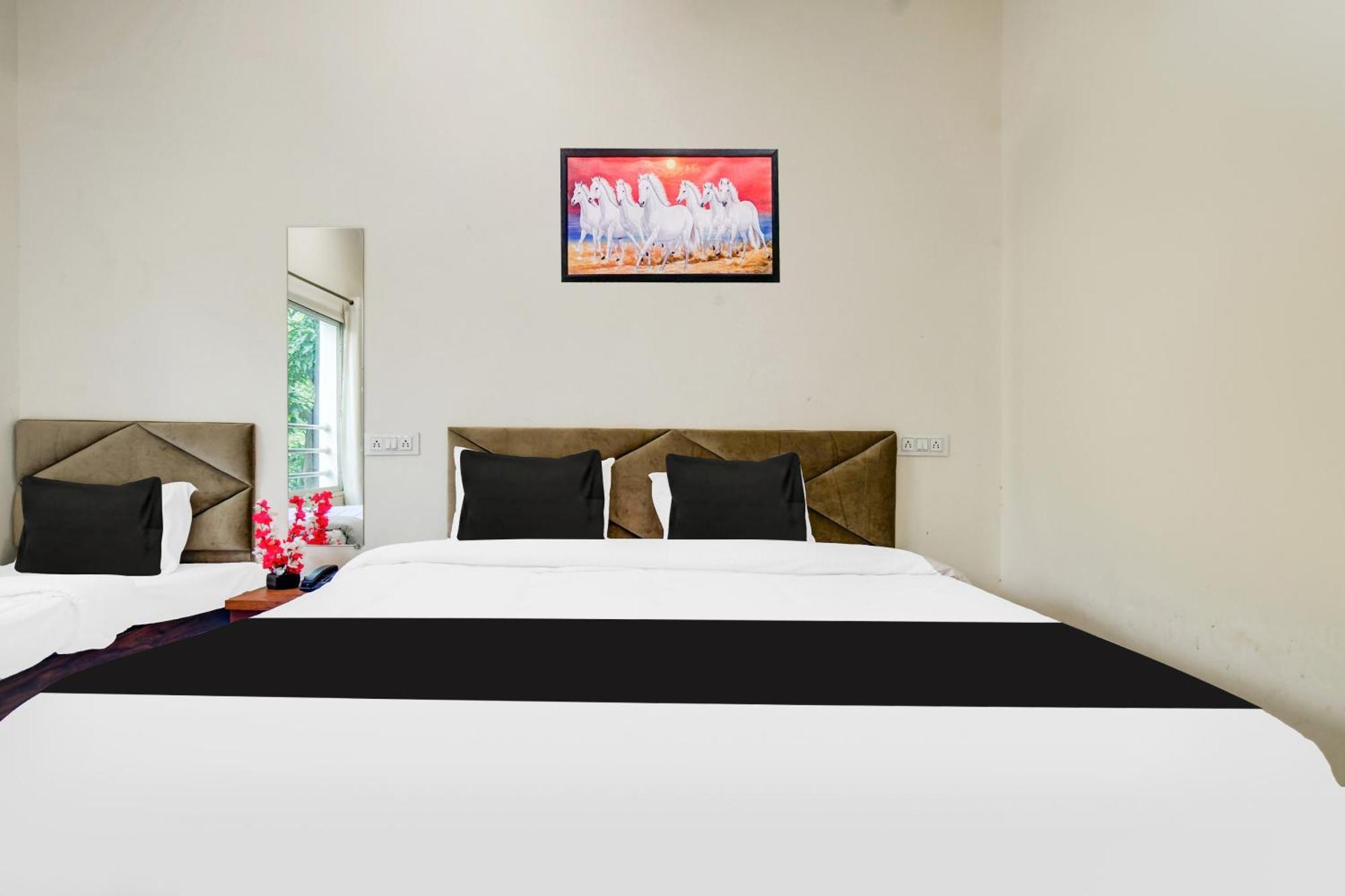 Hotel O Ujjain Near Hari Fatak Luaran gambar