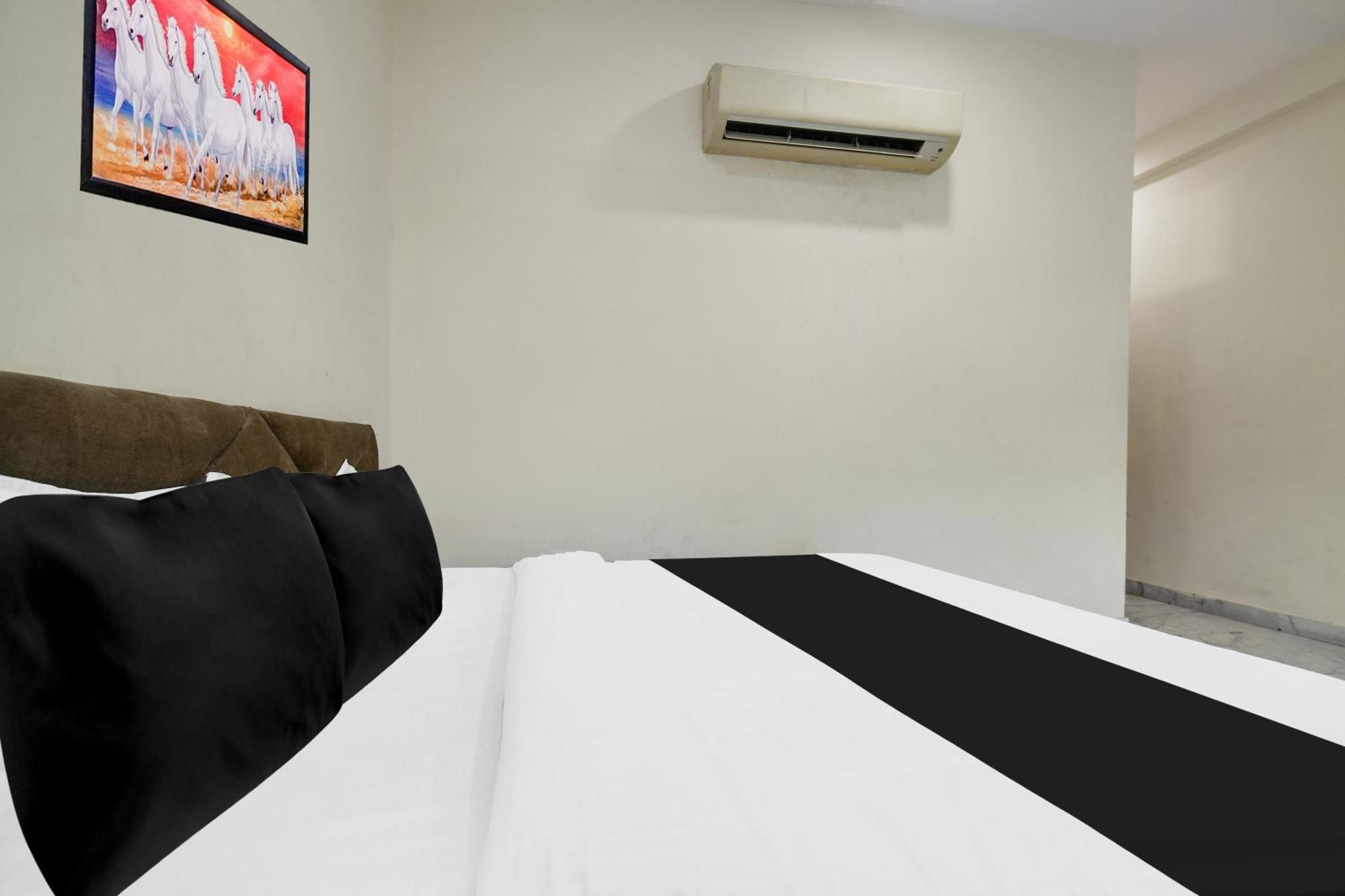 Hotel O Ujjain Near Hari Fatak Luaran gambar