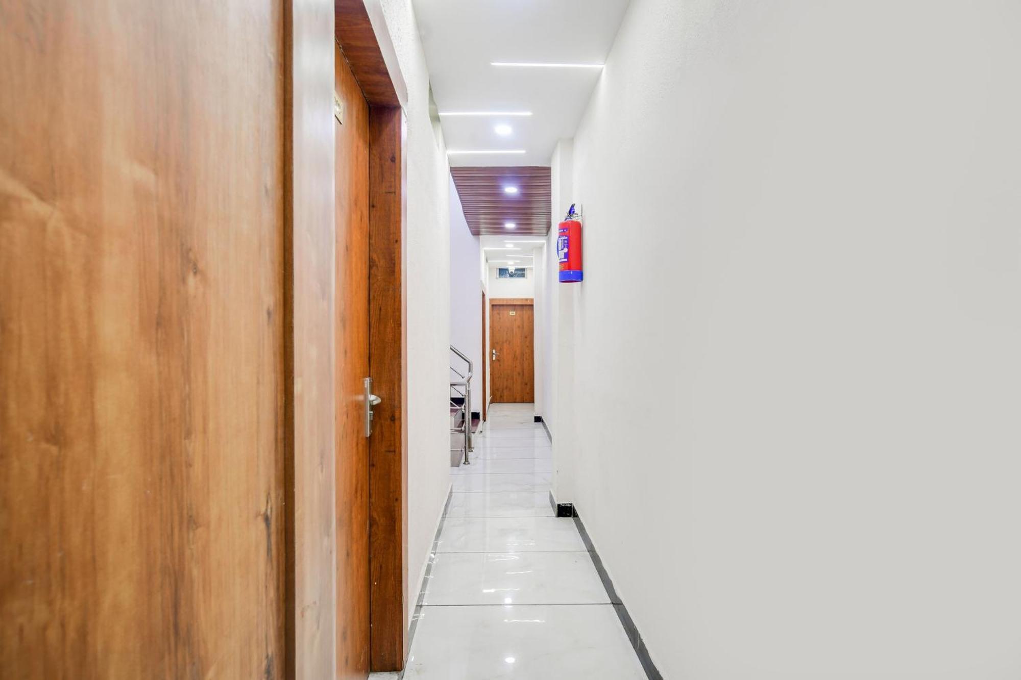Hotel O Ujjain Near Hari Fatak Luaran gambar