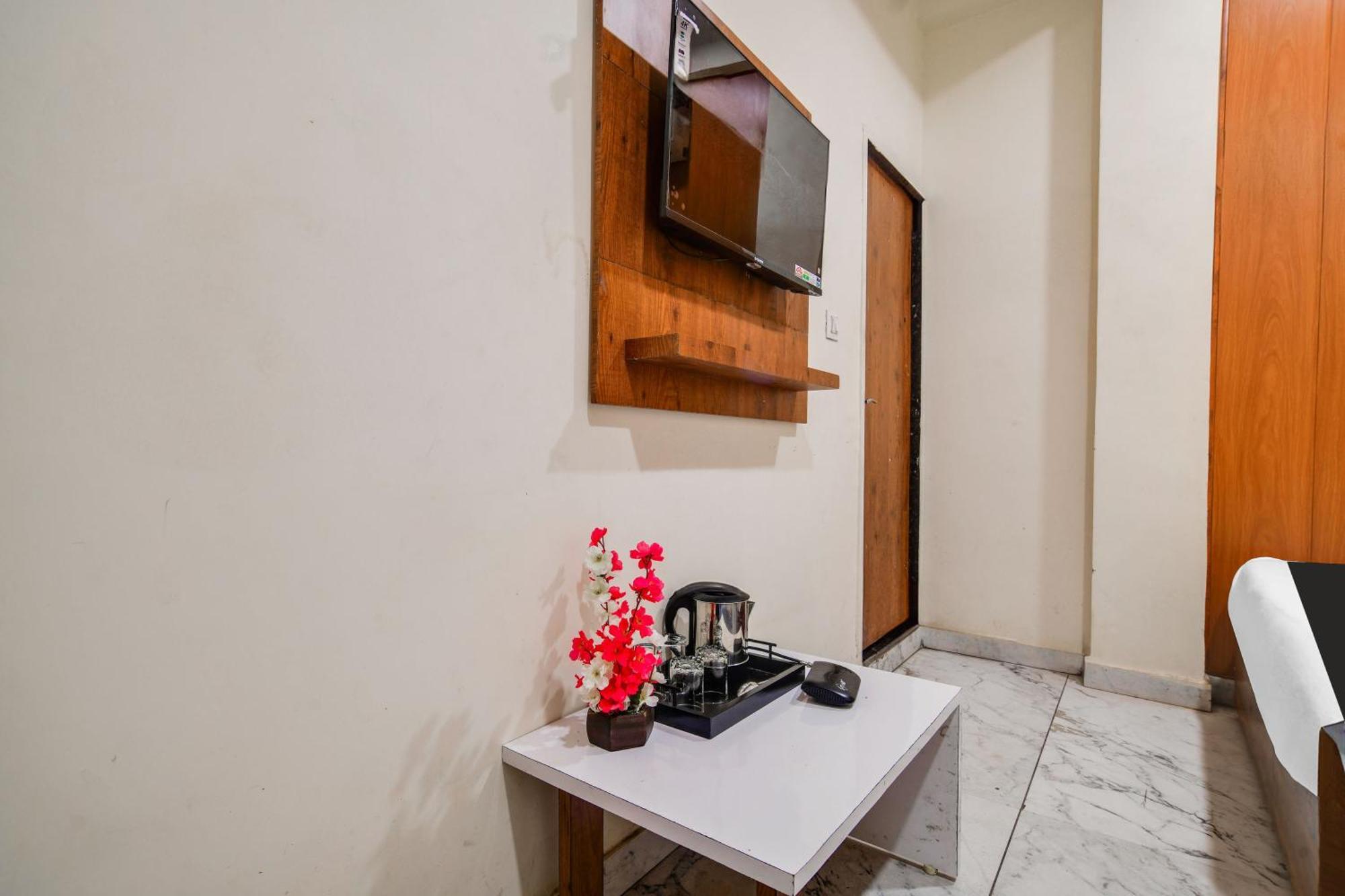 Hotel O Ujjain Near Hari Fatak Luaran gambar