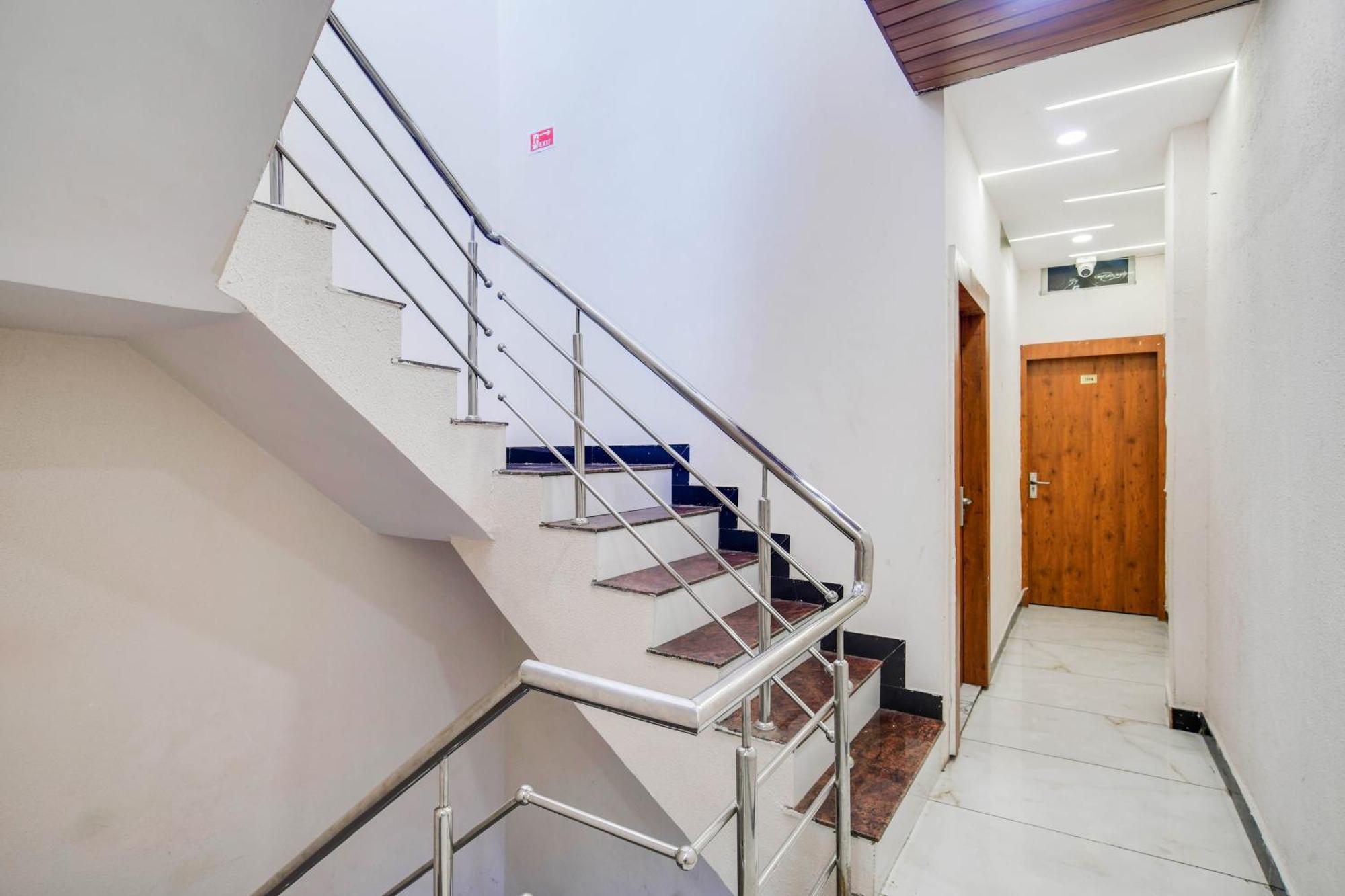 Hotel O Ujjain Near Hari Fatak Luaran gambar